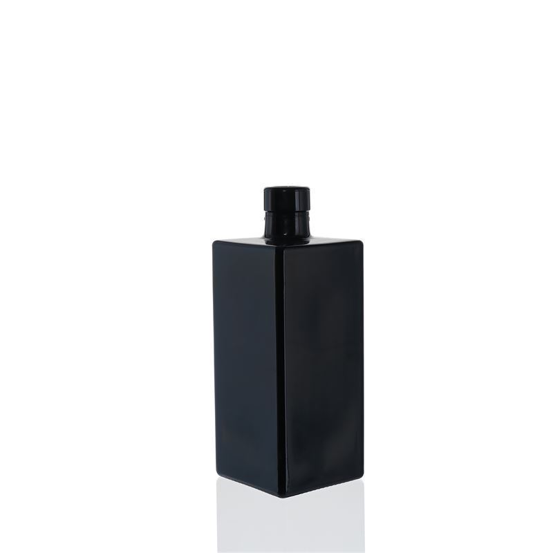 500 ml glass bottle 'Raphaela', square, black, closure: cork